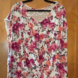 Bobbie Brooks Floral T-Shirt Lace Back Detail 3x